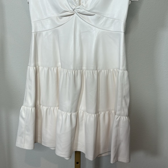 Alice and Olivia
Mila Faux Leather Twist Front Cap Sleeve Dress - Picture 9 of 10